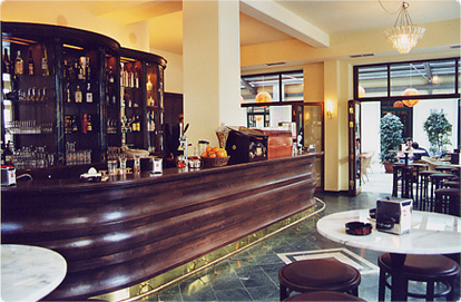 Caf&eacute; Srau&szlig;, Dresden, 1998, form-al